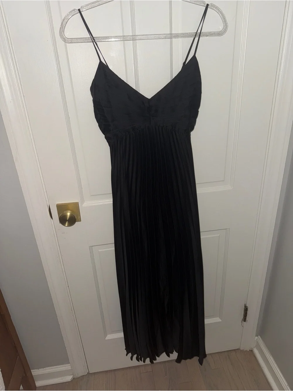 abercrombie black pleated dress Abercrombie and Fitch Plunge Pleated Mini